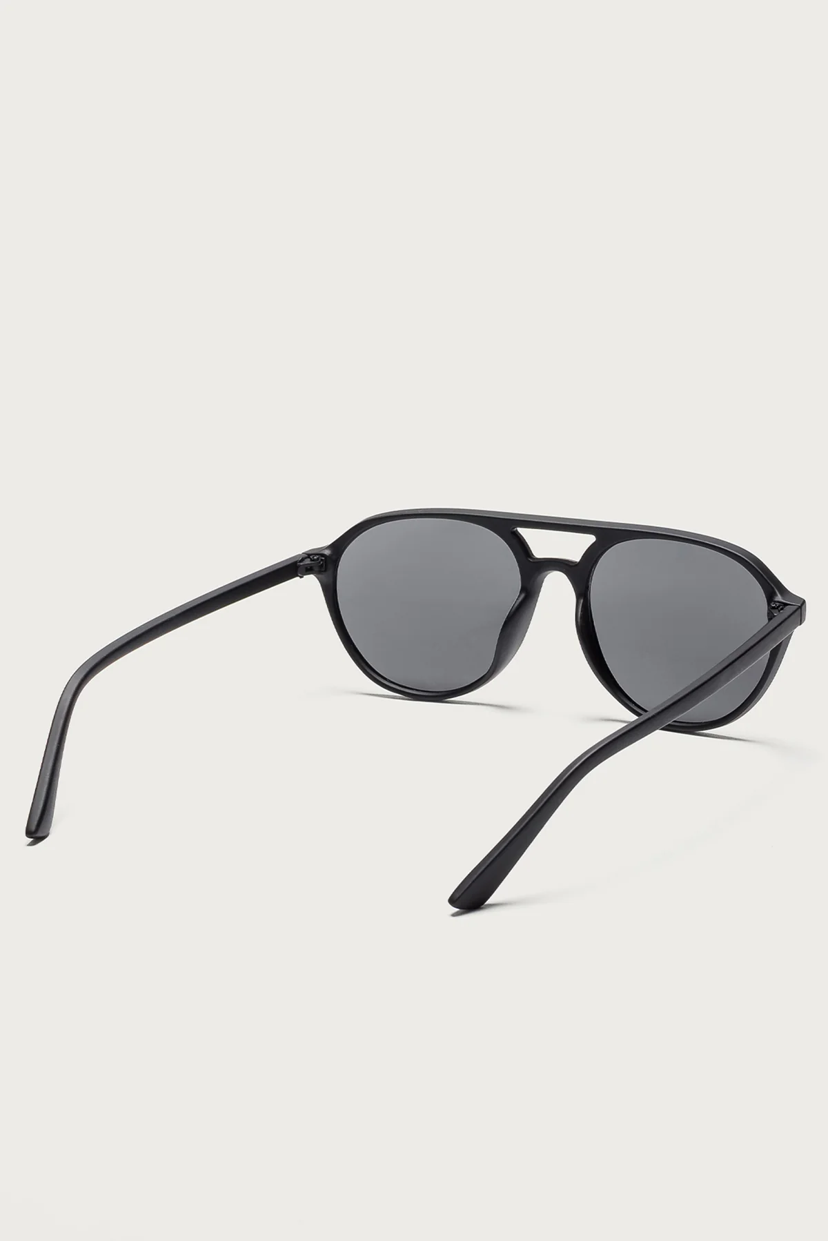 Jameela Round Sunglasses - Image 4